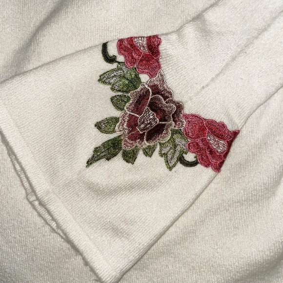 Democracy Artisan Crafted Floral Embroidered Bell Sleeve Sweater SZ M - Picture 4 of 5